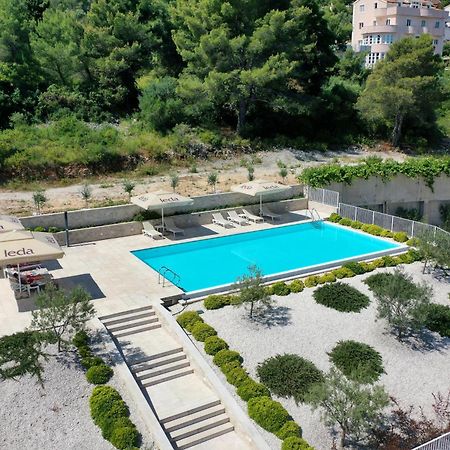 Malo More Resort Arbanija Buitenkant foto