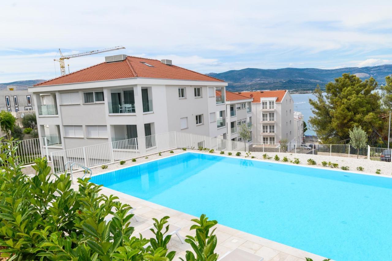 Malo More Resort Arbanija Buitenkant foto