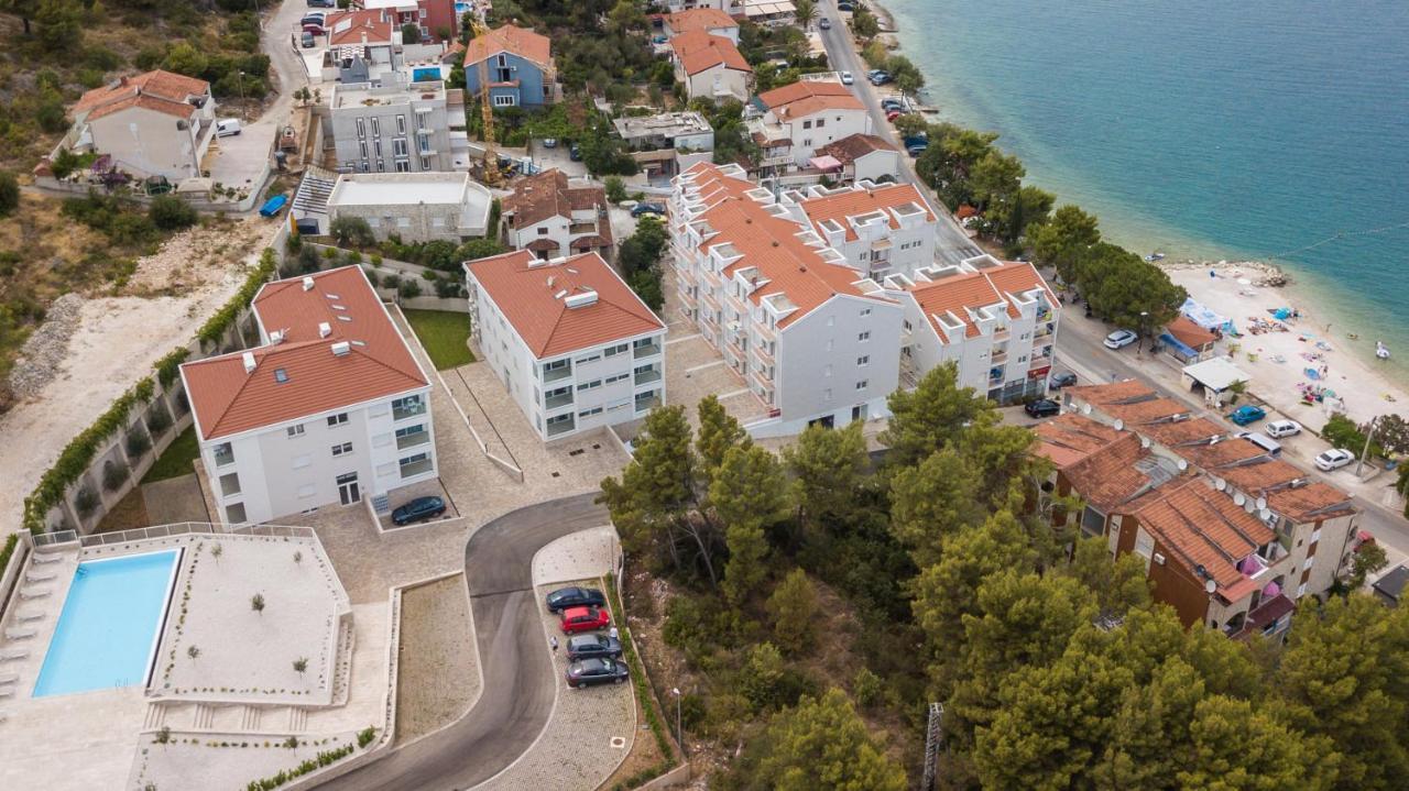 Malo More Resort Arbanija Buitenkant foto