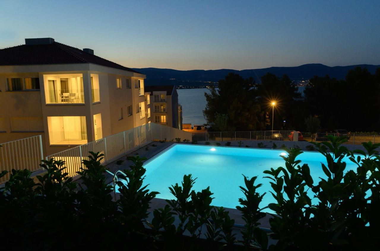 Malo More Resort Arbanija Buitenkant foto