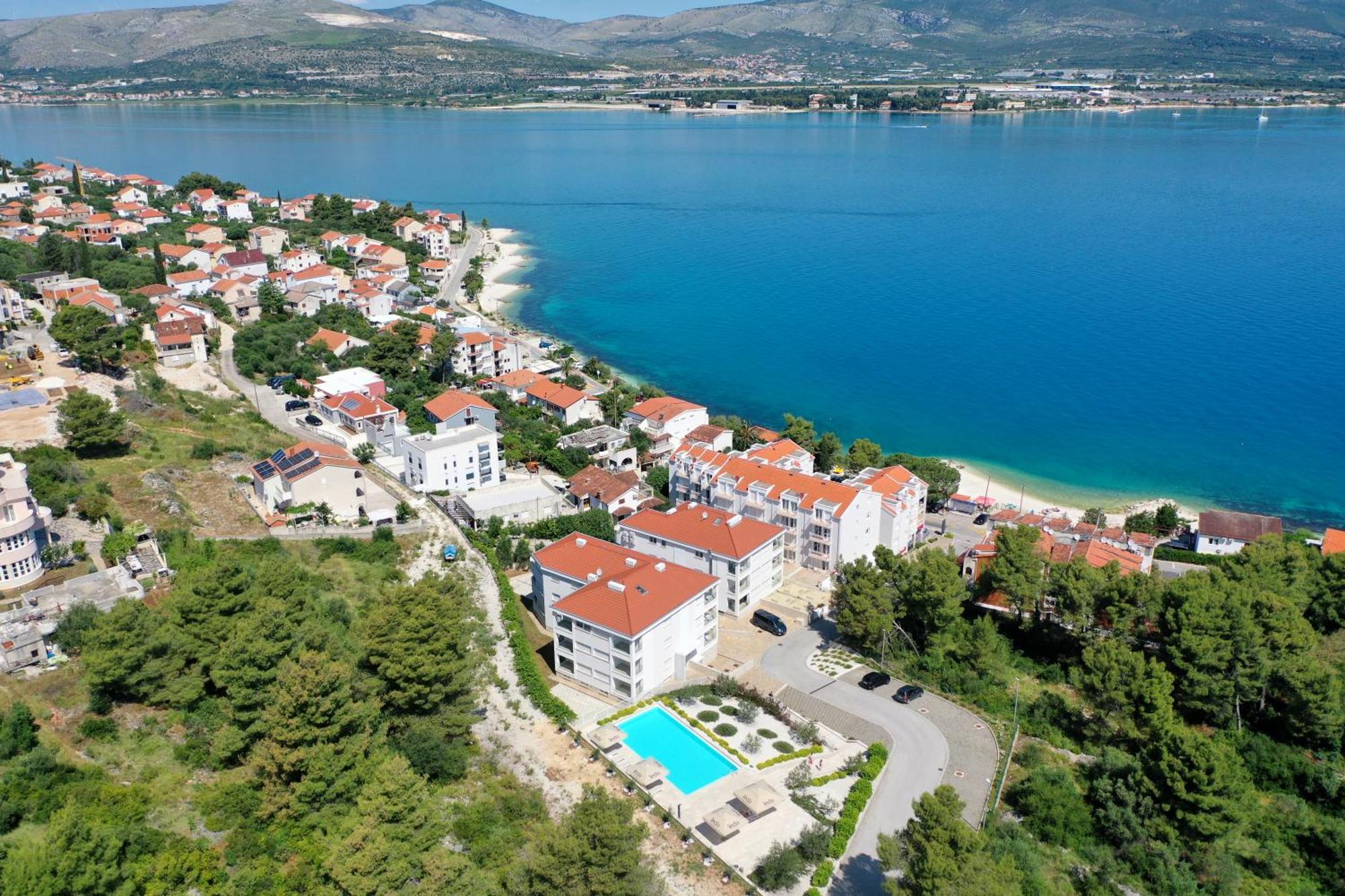 Malo More Resort Arbanija Buitenkant foto