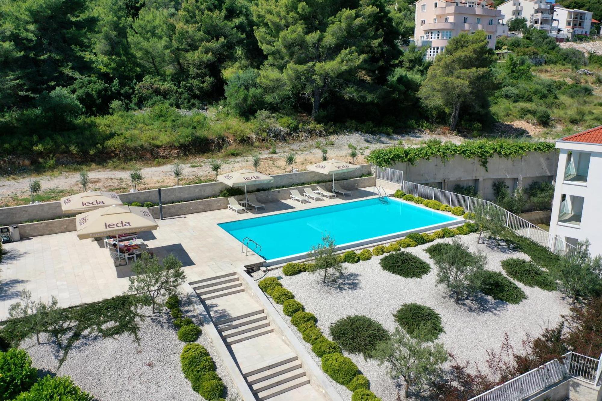 Malo More Resort Arbanija Buitenkant foto